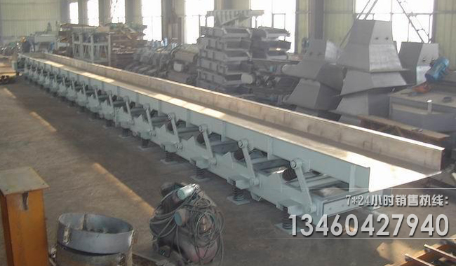 連桿長距離振動(dòng)輸送機(jī)圖片