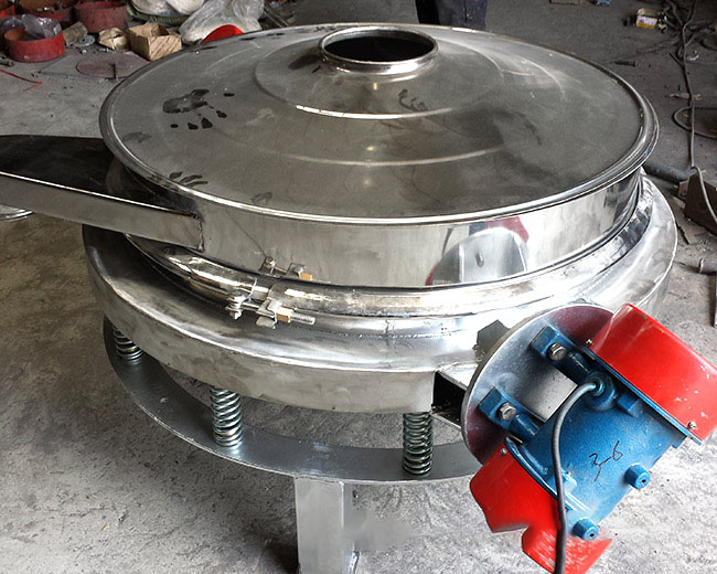 食品振動(dòng)篩設(shè)備選用圓形直排式、三次元式