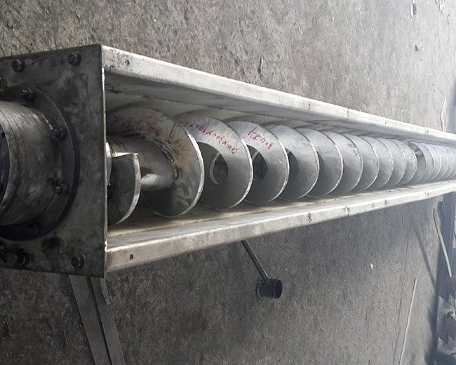 不銹鋼螺旋輸送機(jī)葉片撕裂、軸裂縫、軸段斷裂處理