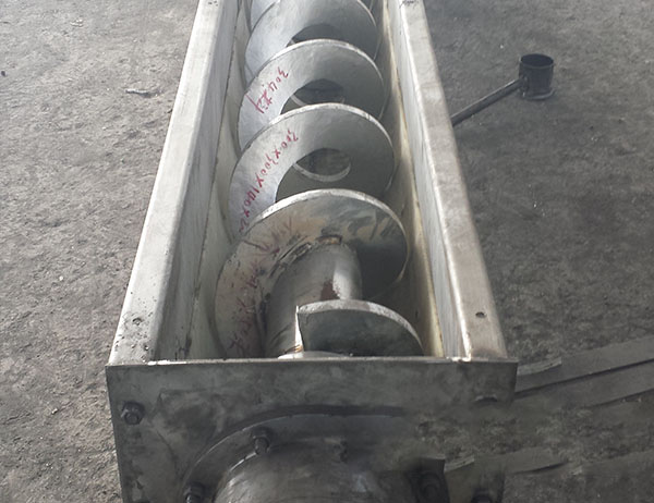 螺旋絞龍適合短距離輸送，及水平輸送較多