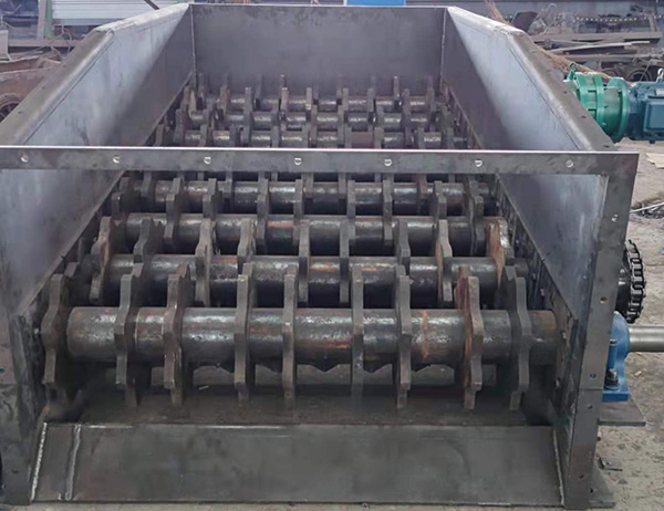 堅(jiān)石篩分機(jī)對(duì)篩板破損度比較高需要選用滾軸篩