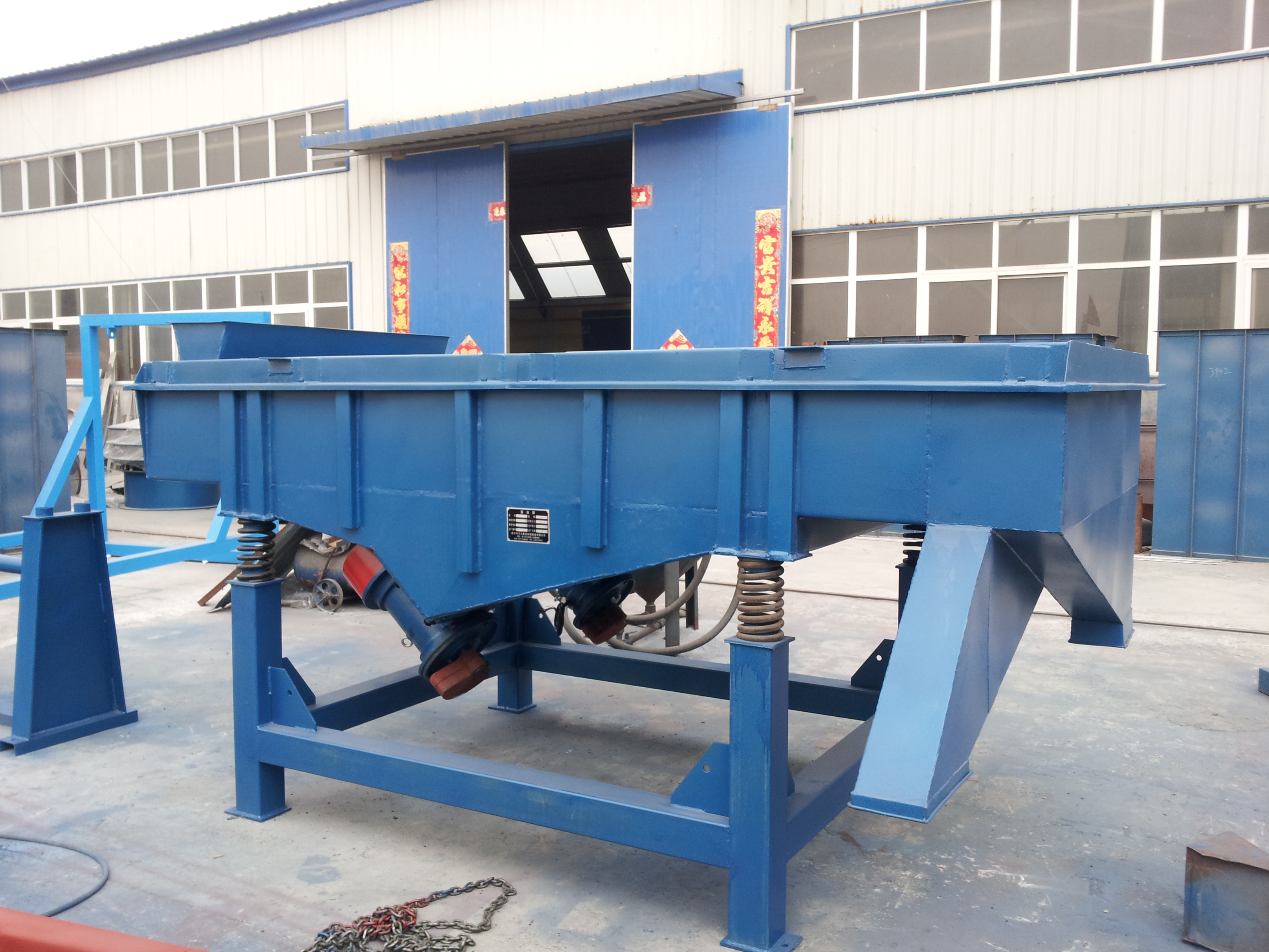 1530型直線振動(dòng)篩分級(jí)石塊、壓裂砂可以嗎？