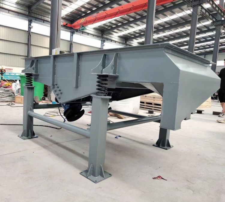 鐵粉精細(xì)篩分機(jī)選擇方形直線振動篩效果好